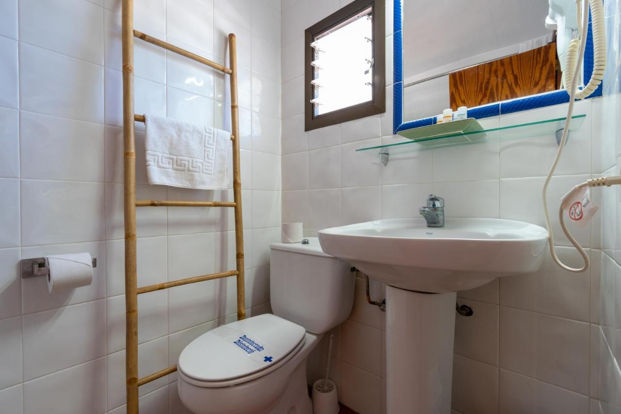 Hostal Restaurante Pou Des Lleo Sant Carles de Peralta Room photo