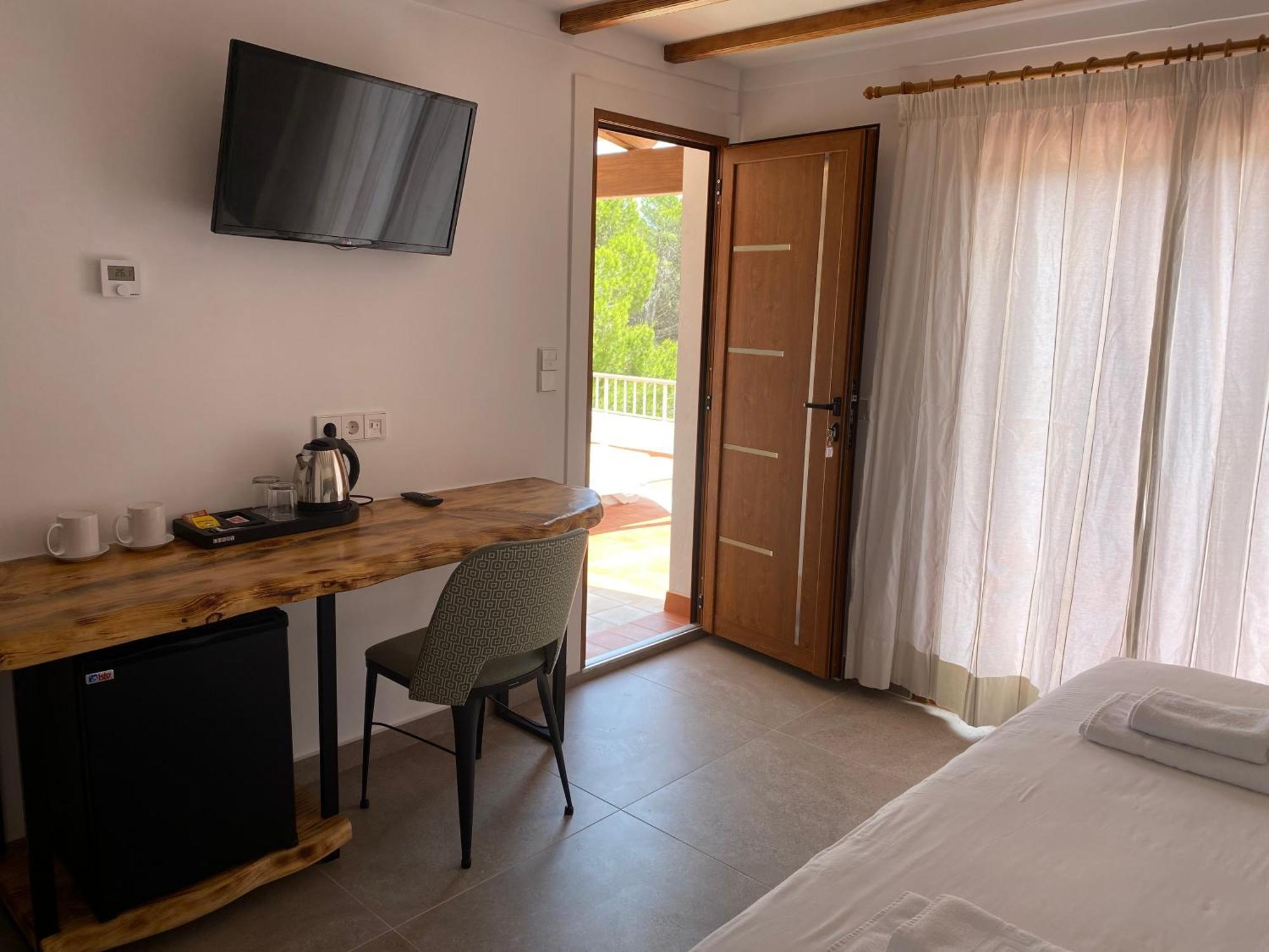 Hostal Restaurante Pou Des Lleo Sant Carles de Peralta Room photo