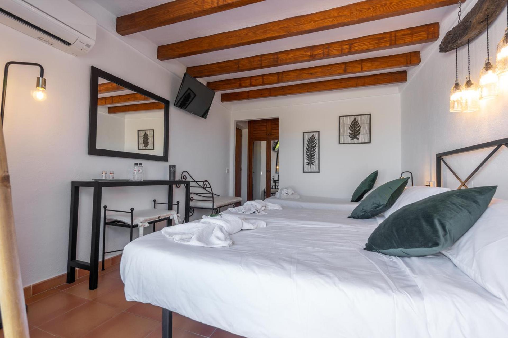 Hostal Restaurante Pou Des Lleo Sant Carles de Peralta Room photo