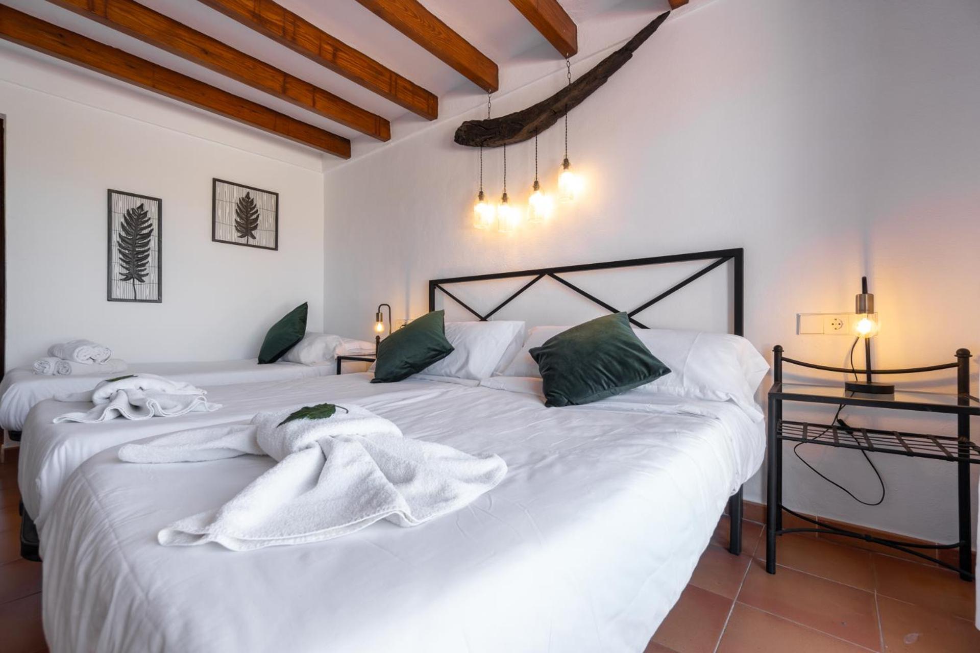 Hostal Restaurante Pou Des Lleo Sant Carles de Peralta Room photo